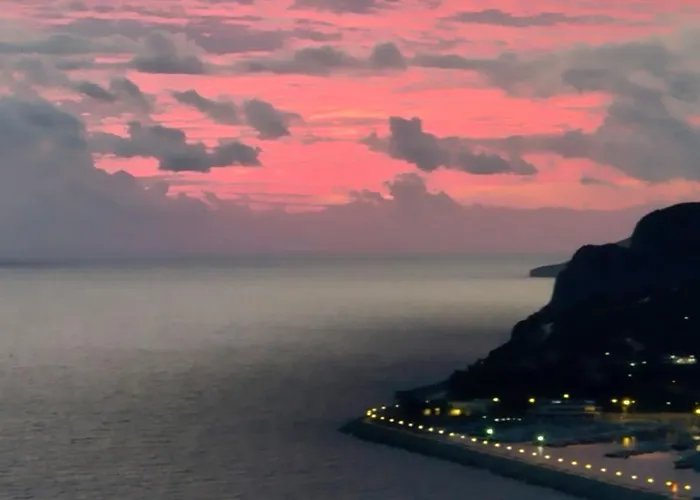 Majestic Seaview アパート *